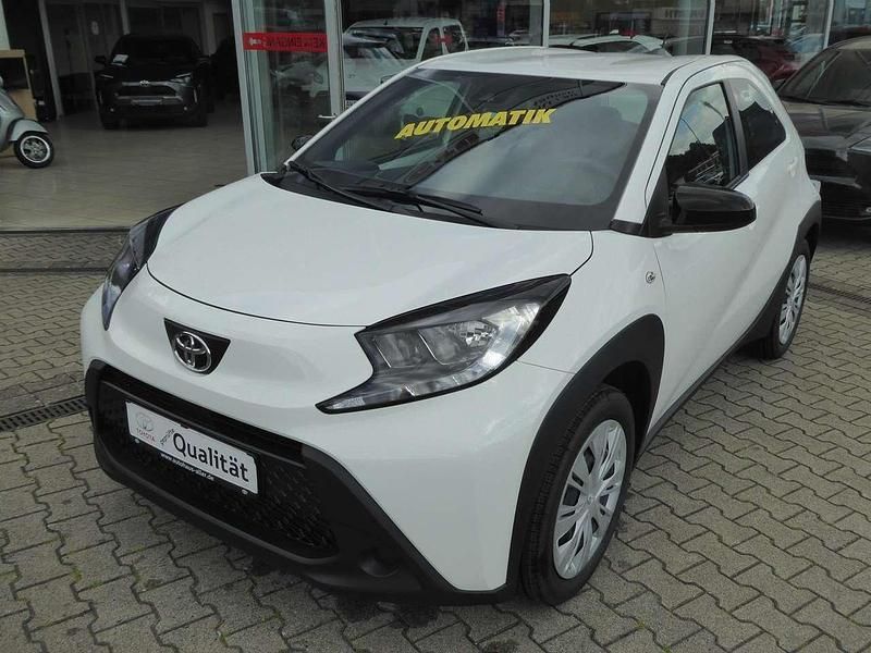 Schneeweiß Neu 2025 Toyota Aygo Business Edition Kleinwagen | 19.790 € - Bild 1/4