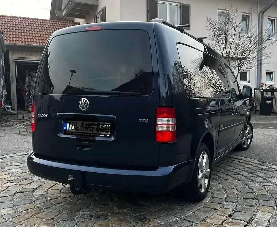 Second-hand VW Caddy 102 CP (75 kW) 2014 Albastru Monovolum