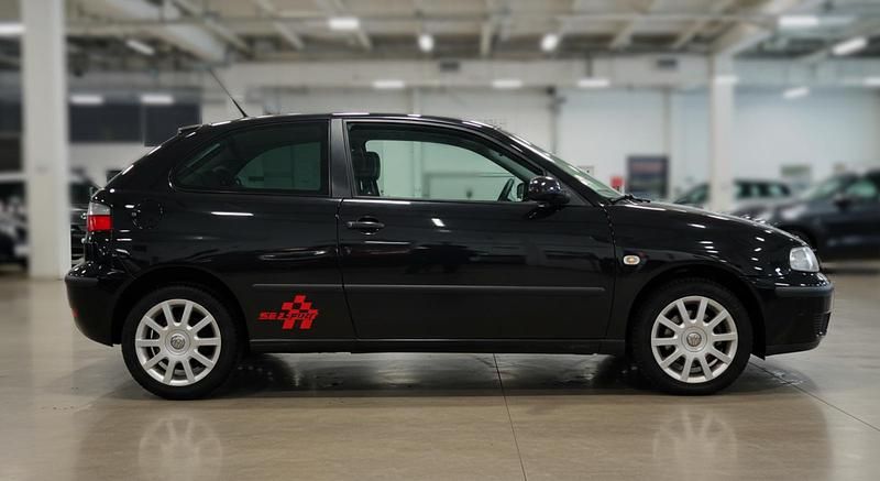 Schwarz Gebraucht 2005 Seat Ibiza Kleinwagen | 450 € (Superpreis) - Bild 1/4