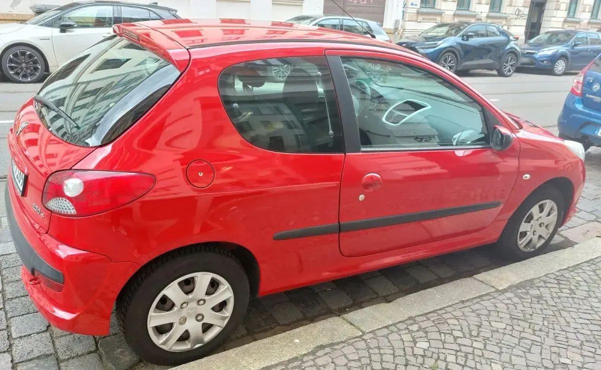 Gebraucht Peugeot 206+ 60 PS (44 kW) 2009 Rot Kleinwagen
