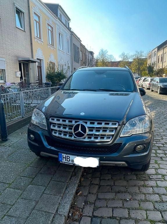 Grau Gebraucht 2009 Mercedes ML350 SUV | 9.500 € (Fairer Preis) - Bild 1/4
