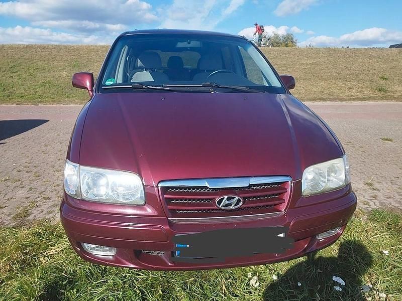Gebraucht Hyundai Trajet GLS 140 PS (102 kW) 2006 Rot Van / Kleinbus
