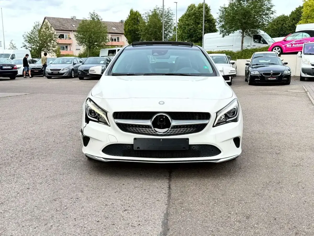 Gebraucht Mercedes CLA200 Urban 156 PS (114 kW) 2017 Calcitweiss/zirrusweiss Kombi