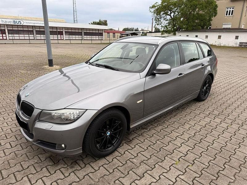 Grau Gebraucht 2012 BMW 316 Comfort Edition Kombi | 6.990 € (Fairer Preis) - Bild 1/4