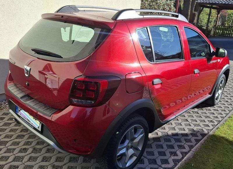 Gebraucht Dacia Sandero Prestige 90 PS (66 kW) 2017 Rot Limousine