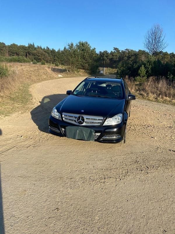 Gebraucht Mercedes C180 156 PS (114 kW) 2013 Schwarz Kombi