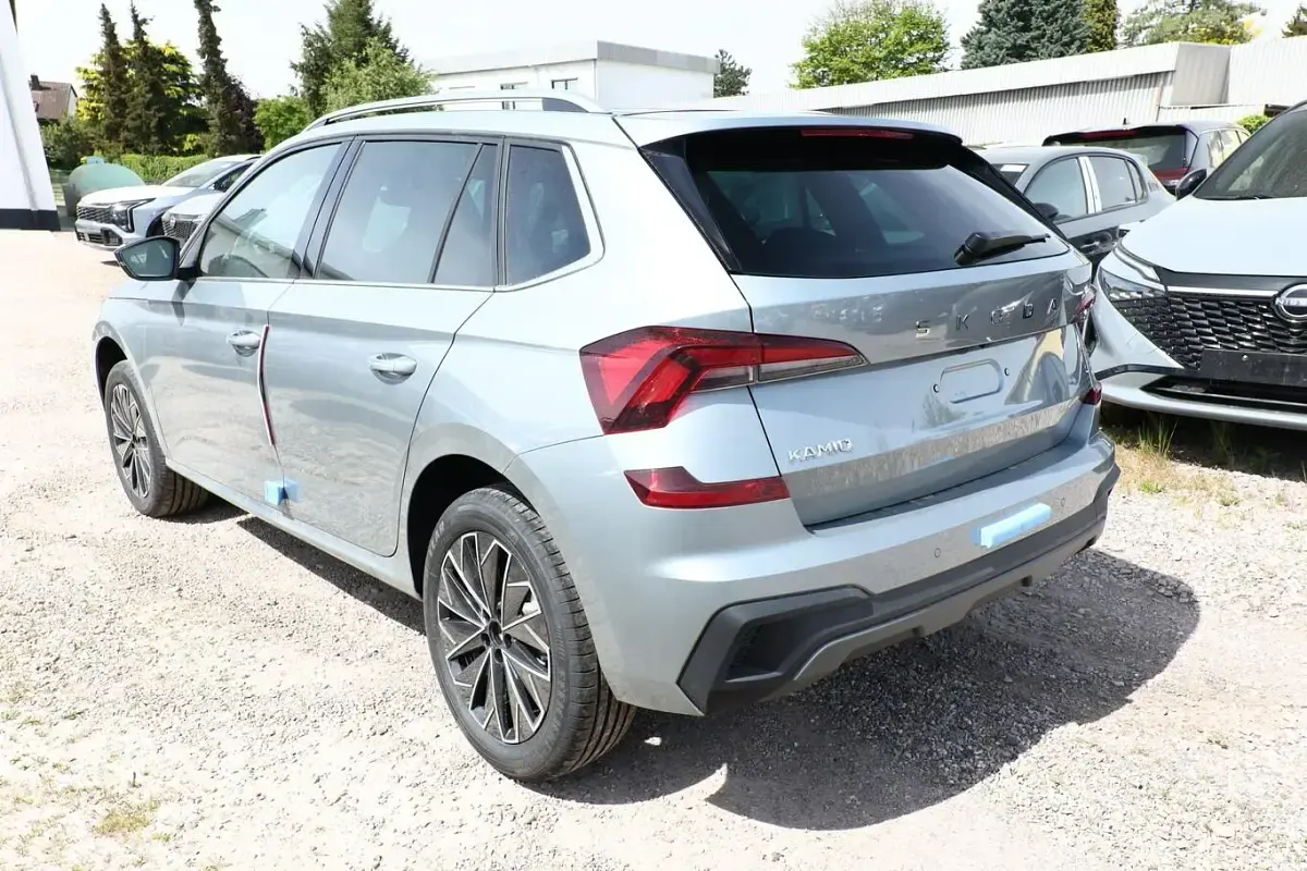 Nowe Skoda Kamiq Dynamic 150 KM (110 kW) 2026 Srebrny SUV