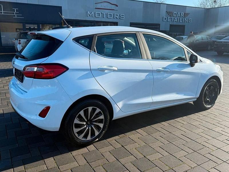 Gebraucht Ford Fiesta 101 PS (74 kW) 2022 Weiß Kleinwagen