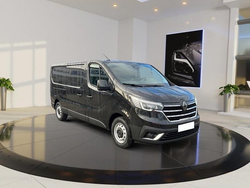 Tenebroschwarz Gebraucht 2024 Renault Trafic Van | 34.079 € (Superpreis) - Bild 1/4