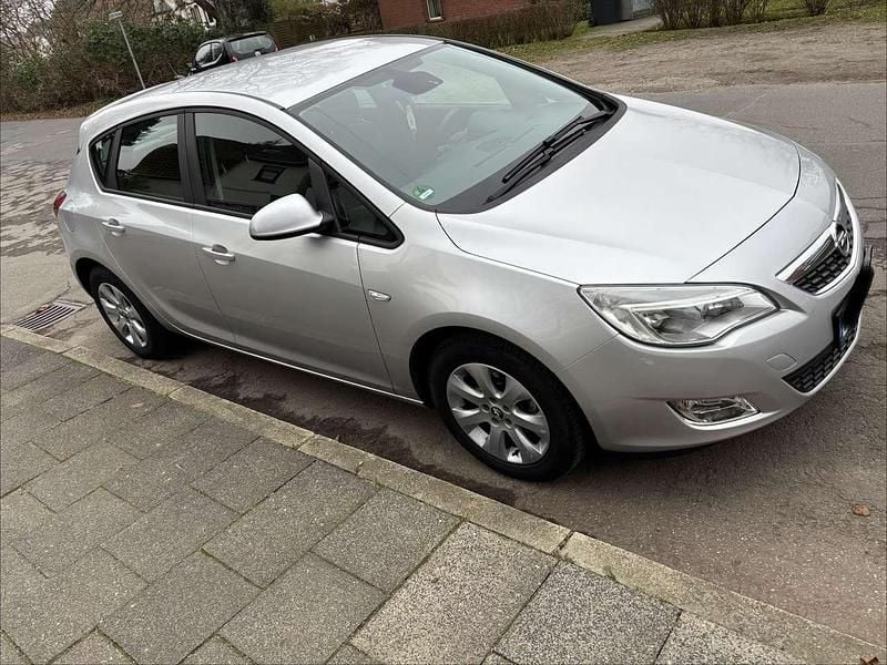 Gebraucht Opel Astra Edition 101 PS (74 kW) 2010 Grau Kleinwagen