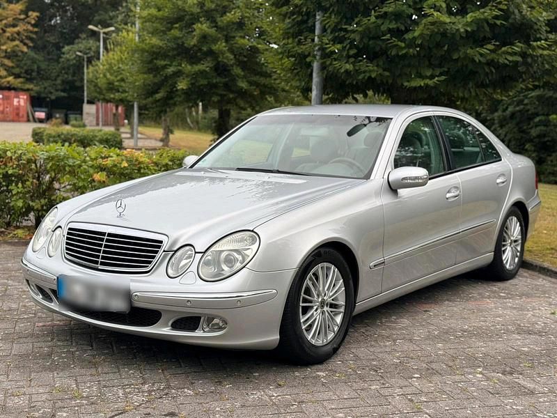 Silber Gebraucht 2004 Mercedes E270 Limousine | 2.899 € (Fairer Preis) - Bild 1/4