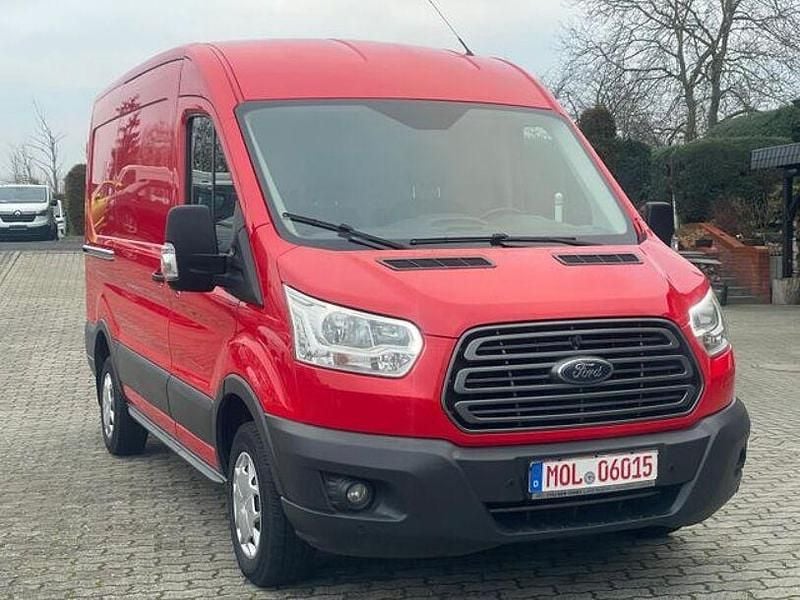 Gebraucht Ford Transit Trend 131 PS (96 kW) 2018 Rot Van / Kleinbus
