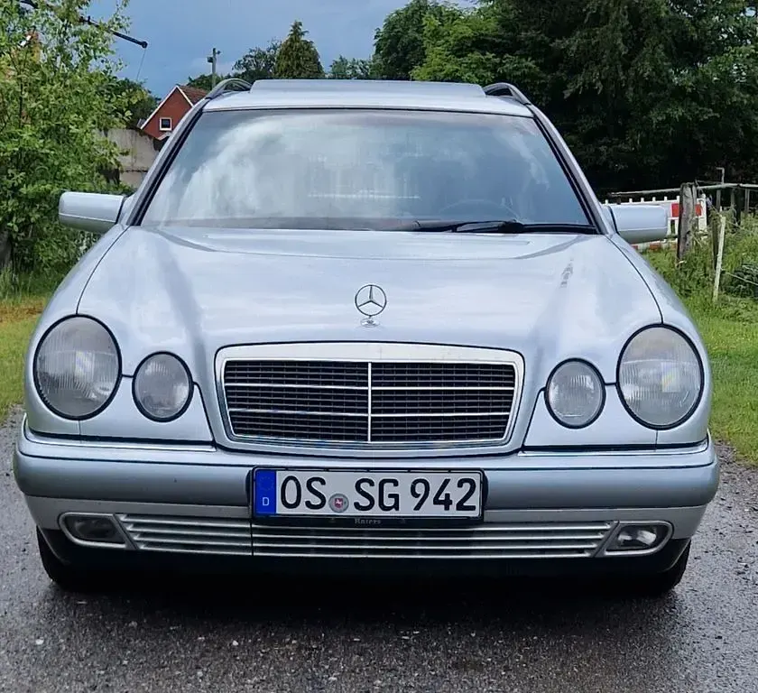 Gebraucht Mercedes E290 Elegance 129 PS (94 kW) 1999 Silber Limousine