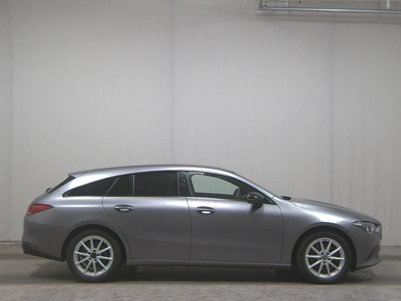 Grau Gebraucht 2022 Mercedes CLA220 Shooting Brake Progressive Kombi | 22.480 € (Superpreis) - Bild 1/4