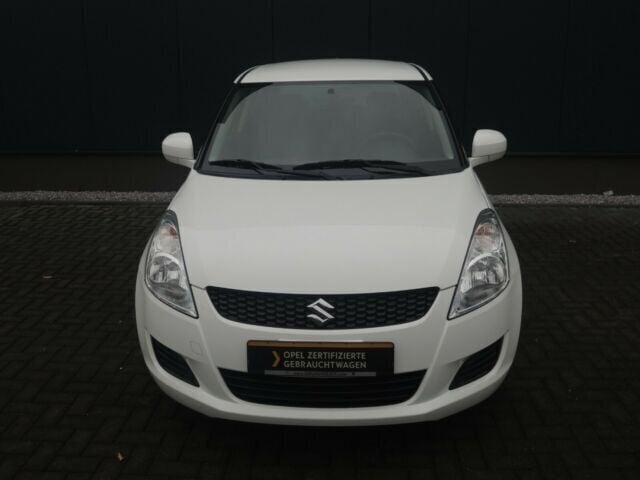 Gebraucht Suzuki Swift Club 94 PS (69 kW) 2016 Weiß metallic Kleinwagen