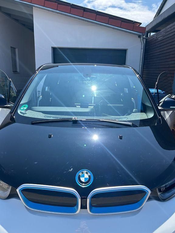 Weiß Gebraucht 2022 BMW i3 Comfort Edition Kleinwagen | 17.500 € (Guter Preis) - Bild 1/4