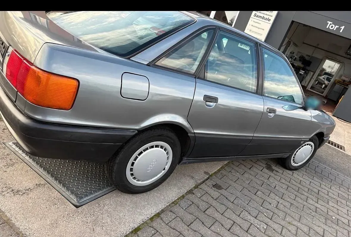Gebraucht Audi 80 90 PS (66 kW) 1989 Grau Limousine