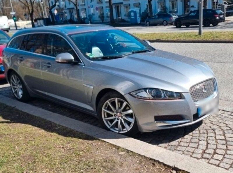 Grau Gebraucht 2015 Jaguar XF Sportbrake Kombi | 7.600 € (Guter Preis) - Bild 1/4
