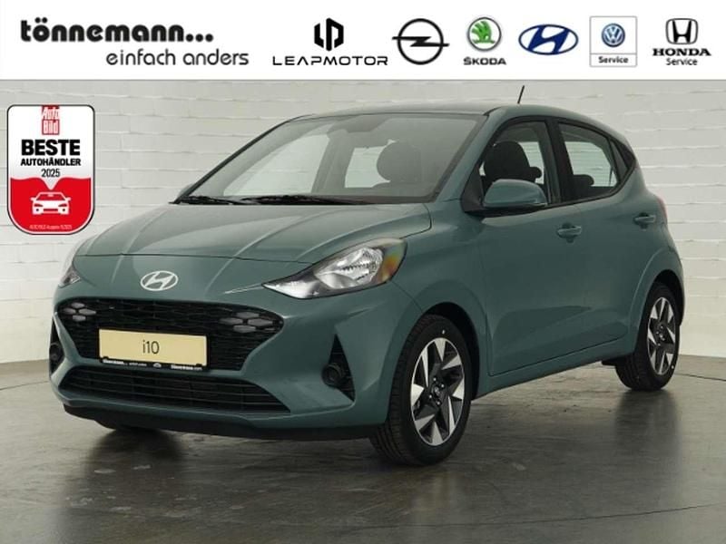 Gruen Neu 2025 Hyundai i10 Trend Kleinwagen | 18.924 € (Guter Preis) - Bild 1/4