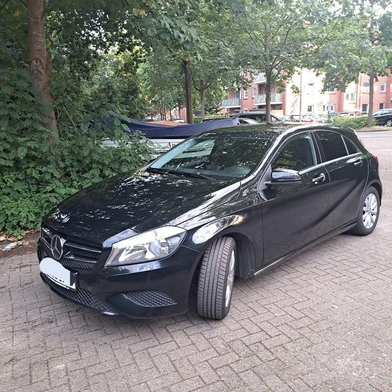 Schwarz Gebraucht 2014 Mercedes A180 Limousine | 9.500 € (Fairer Preis) - Bild 1/4