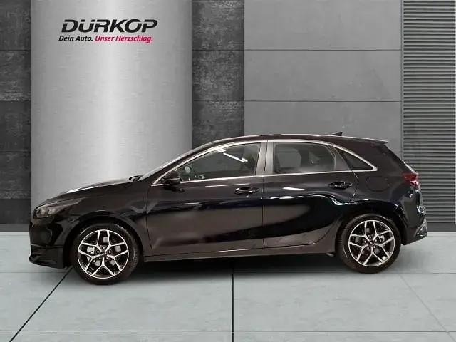 Neu Kia Ceed Spirit 140 PS (102 kW) 2025 (1k) zilinaschwarz met. Kleinwagen