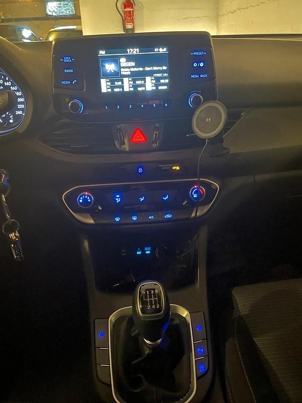 Gebraucht Hyundai i30 100 PS (73 kW) 2018 Weiß Kombi