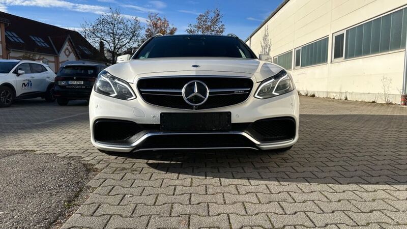 Weiß Gebraucht 2017 Mercedes E63 AMG AMG Limousine | 54.900 € (Fairer Preis) - Bild 1/4
