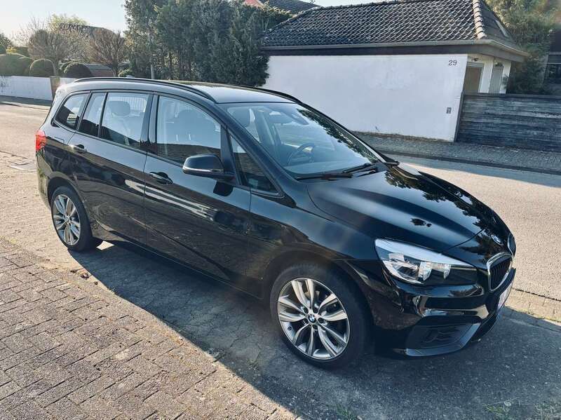 Schwarz Gebraucht 2016 BMW 216 Gran Tourer Van / Kleinbus | 12.800 € (Fairer Preis) - Bild 1/4