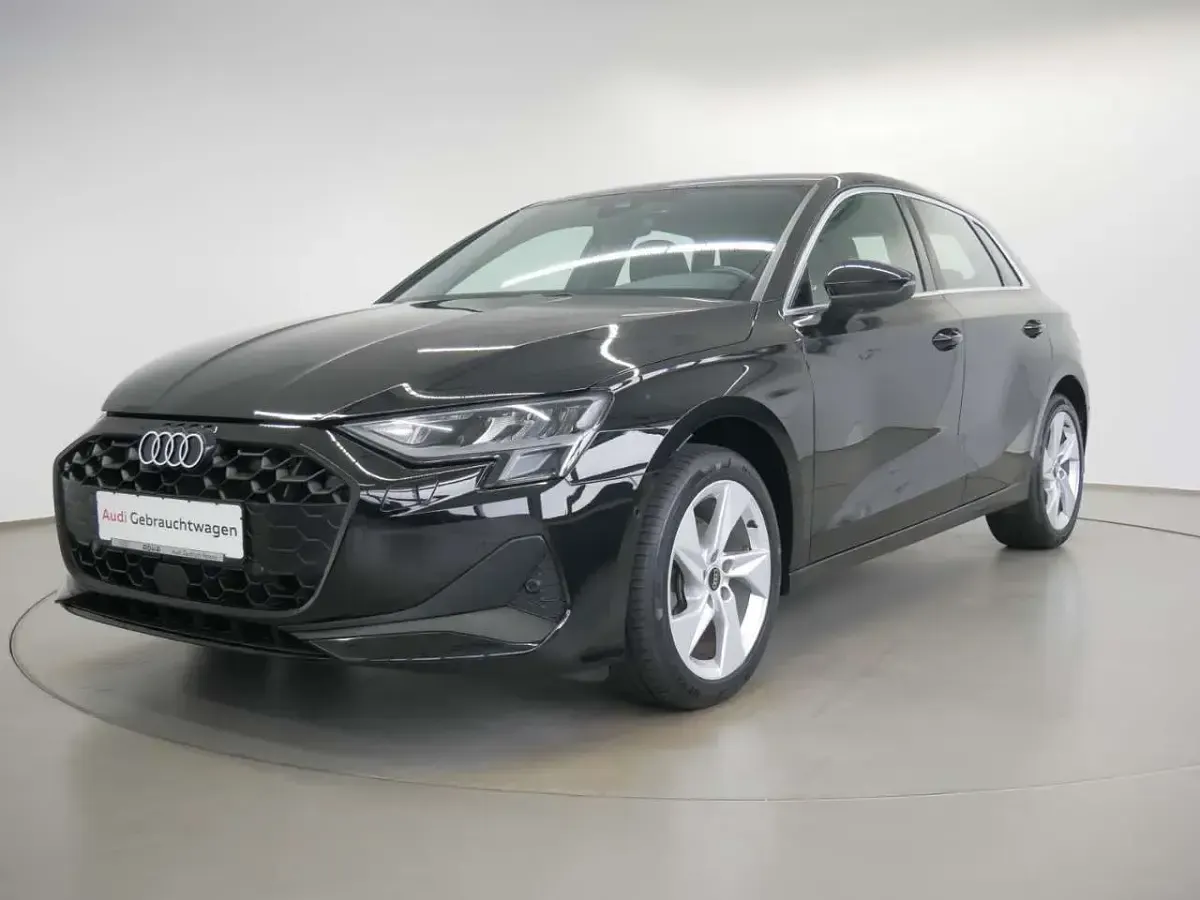 Gebraucht Audi A3 Ambiente 150 PS (110 kW) 2024 Mythosschwarz metallic Limousine