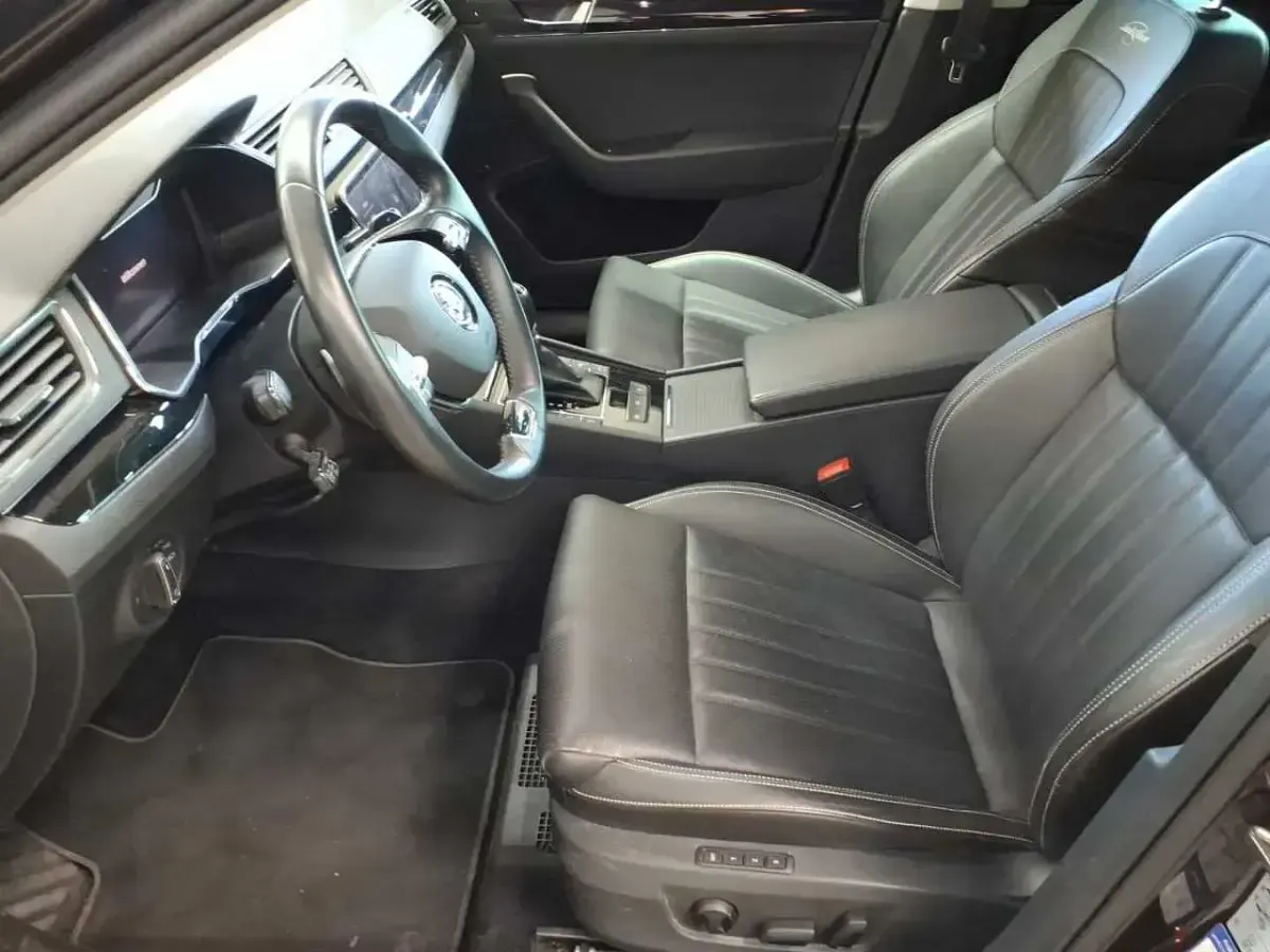 Gebraucht Skoda Superb LAURIN & KLEMENT 200 PS (147 kW) 2021 Schwarz Kombi