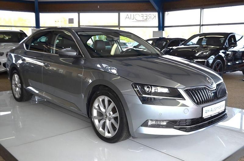 Gebraucht Skoda Superb Style 179 PS (131 kW) 2017 Grau Limousine