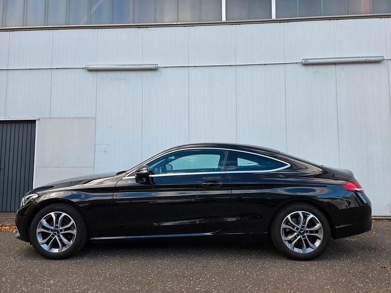 Schwarz Gebraucht 2017 Mercedes C180 Coupé | 19.900 € (Guter Preis) - Bild 1/4