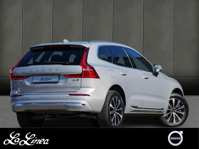 Gebraucht Volvo XC60 Plus 197 PS (144 kW) 2023 Silver dawn / metallic SUV