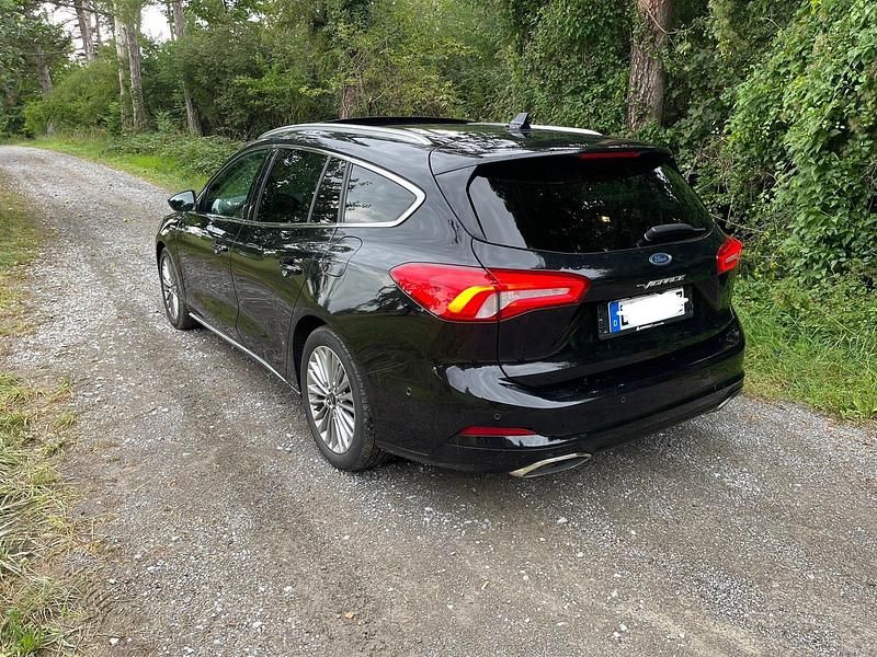 Schwarz Gebraucht 2020 Ford Focus Vignale Kombi | 15.499 € (Fairer Preis) - Bild 1/4
