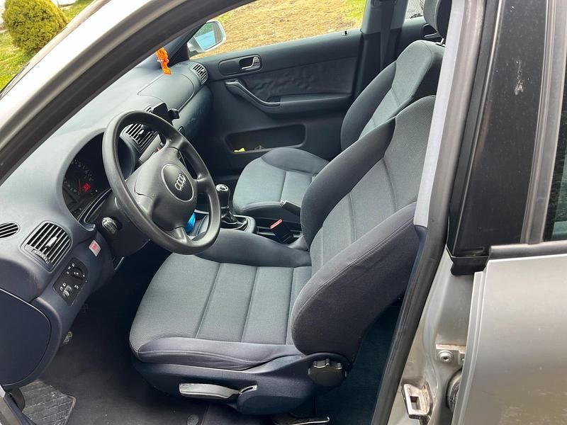 Second-hand Audi A3 101 CP (74 kW) 2001 Argintiu Hatchback