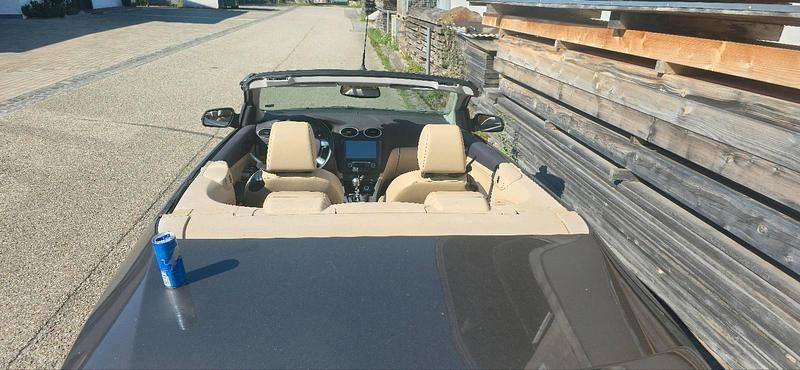 Beige Gebraucht 2007 Ford Focus Cabriolet Cabrio | 4.050 € (Teuer) - Bild 1/4