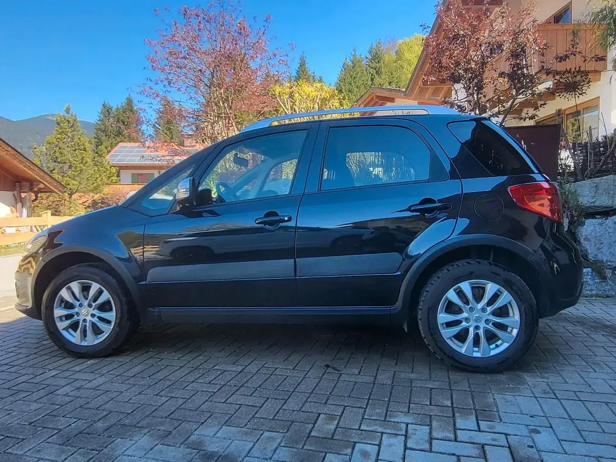 Gebraucht Suzuki SX4 120 PS (88 kW) 2014 Schwarz Kleinwagen
