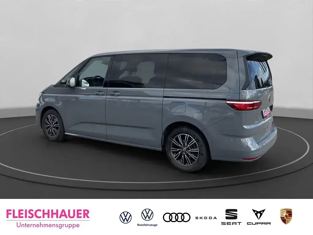 Gebraucht VW Multivan Basis 150 PS (110 kW) 2023 Grau Van / Kleinbus