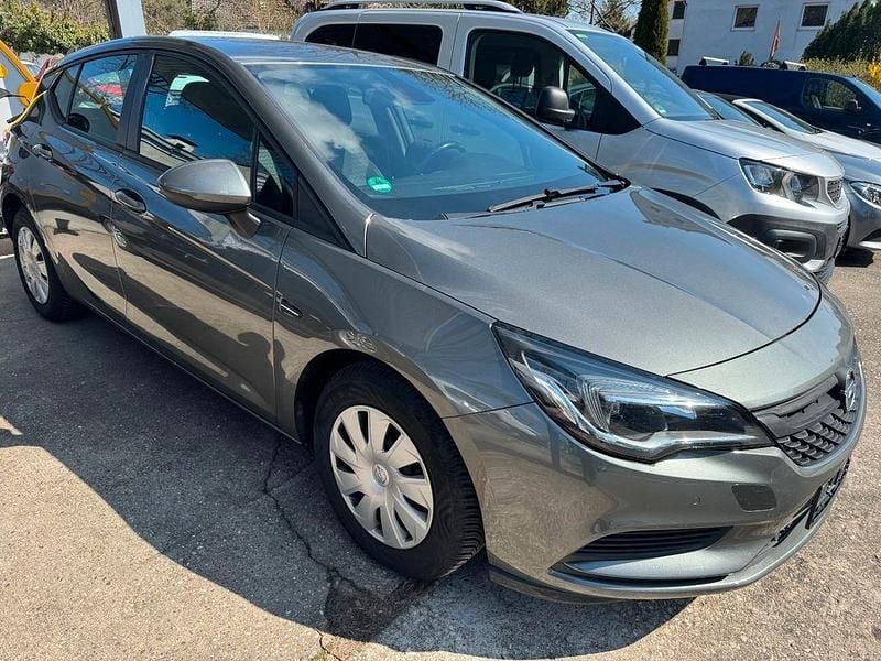 Gebraucht Opel Astra Edition 125 PS (91 kW) 2018 Blau Limousine