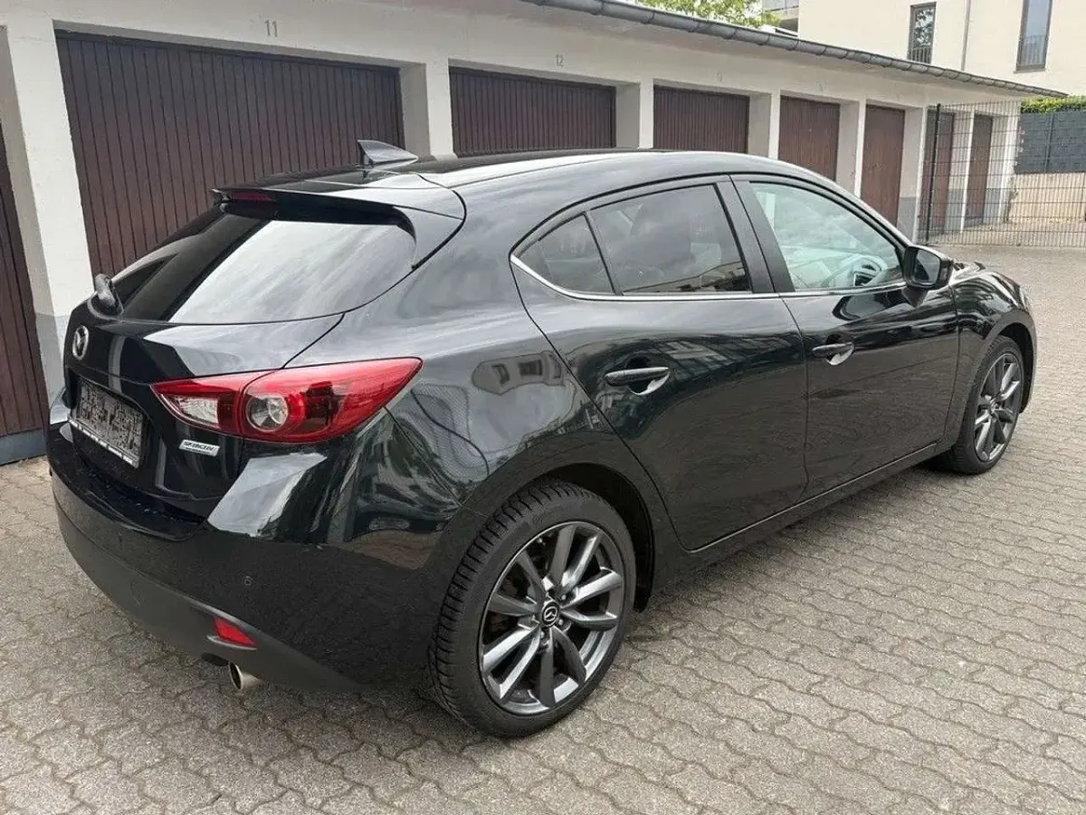 Gebraucht Mazda 3 Nakama 150 PS (110 kW) 2017 Jet black Limousine