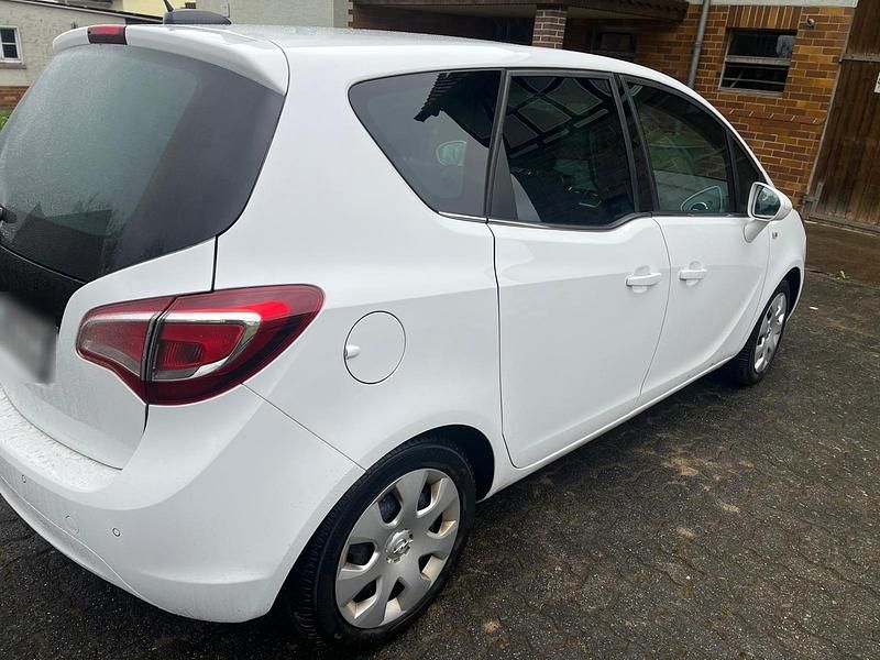 Gebraucht Opel Meriva 140 PS (102 kW) 2017 Weiß Van / Kleinbus