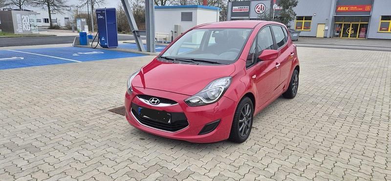 Rot Gebraucht 2013 Hyundai ix20 Edition Van / Kleinbus | 5.250 € (Guter Preis) - Bild 1/4