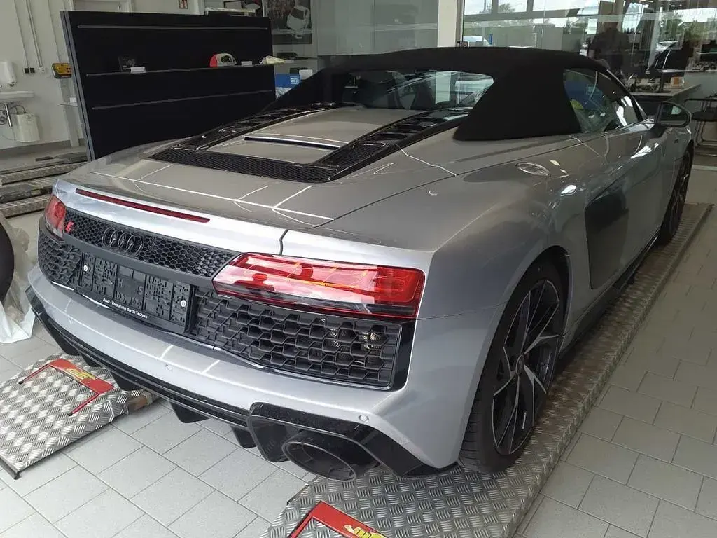 Gebraucht Audi R8 Spyder Performance 570 PS (419 kW) 2022 Florettsilber metallic Cabrio