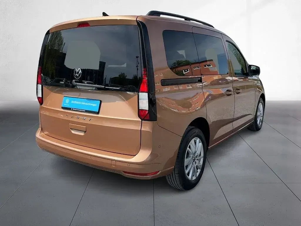 Usata VW Caddy Life 102 CV (75 kW) 2024 Marrone Monovolume