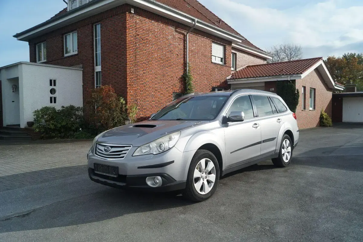 Gebraucht Subaru Outback Active 150 PS (110 kW) 2010 Silber SUV