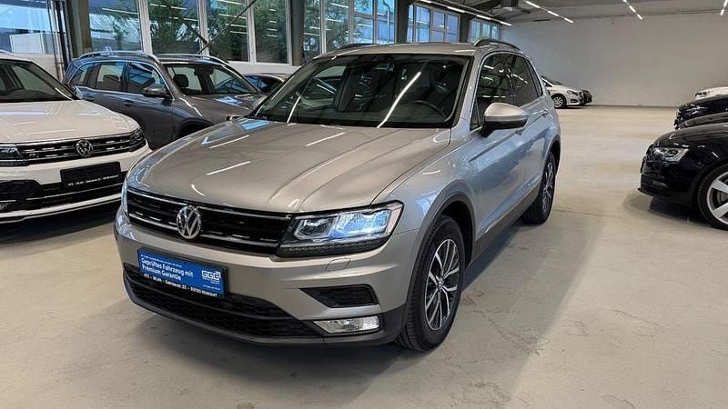 Silber Gebraucht 2016 VW Tiguan SUV | 20.990 € (Guter Preis) - Bild 1/4