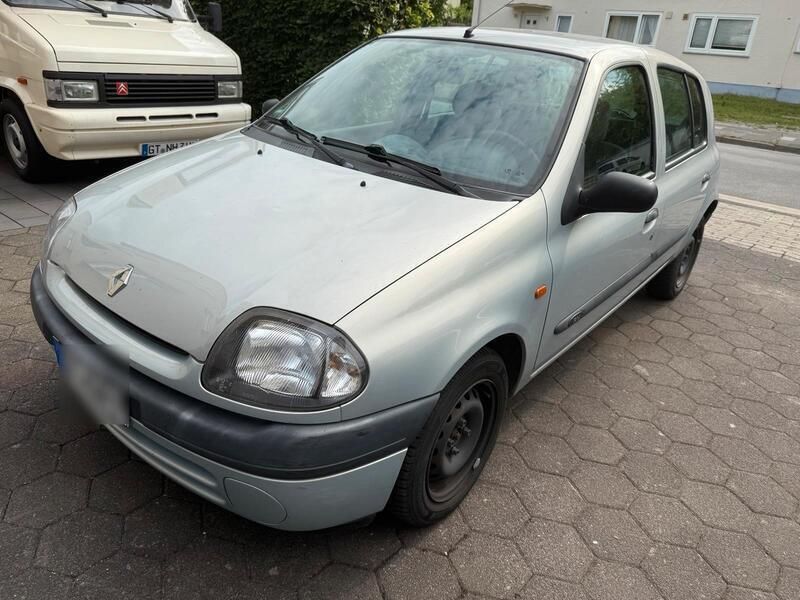 Silber Gebraucht 1999 Renault Clio II Kleinwagen | 900 € (Fairer Preis) - Bild 1/4