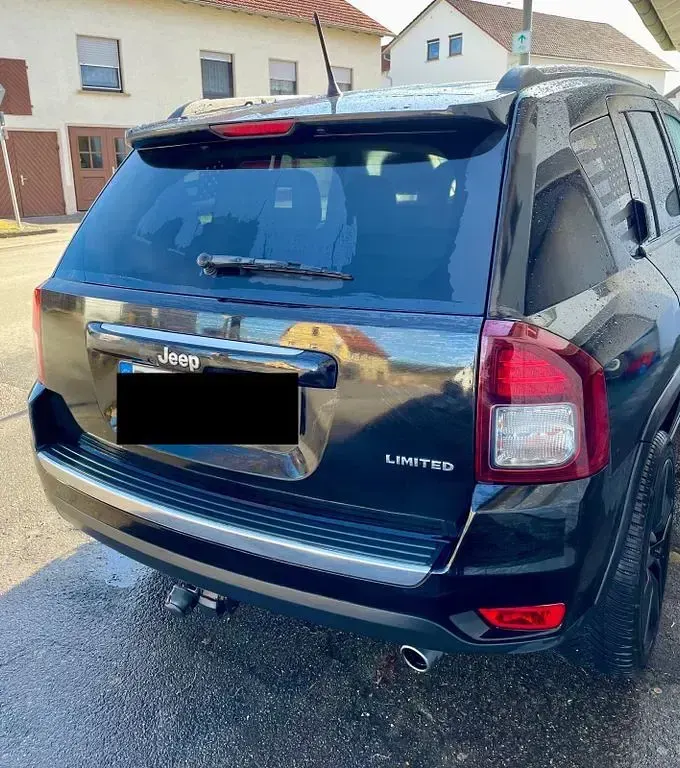 Gebraucht Jeep Compass Limited 170 PS (125 kW) 2016 Schwarz SUV