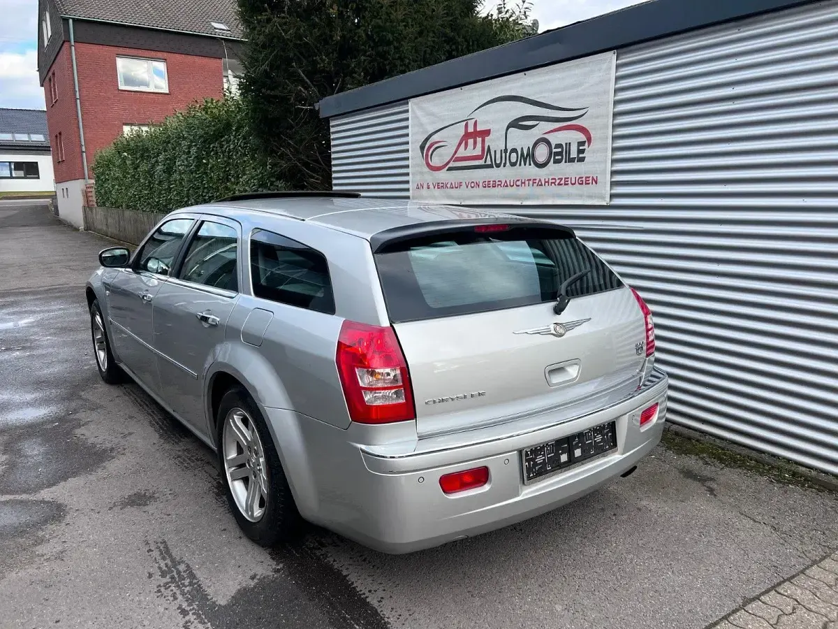 Usado Chrysler 300C 249 CV (183 kW) 2007 Plateado Familiar