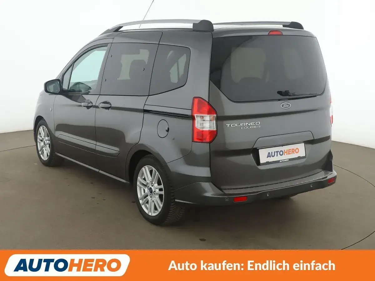 Używany Ford Tourneo Courier Titanium 101 KM (74 kW) 2019 Szary Minivan